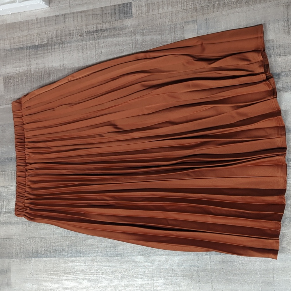Orange Pleated midi skirt